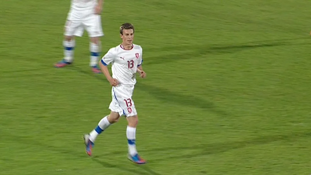 Vladimír Darida v zápase s Izraelem