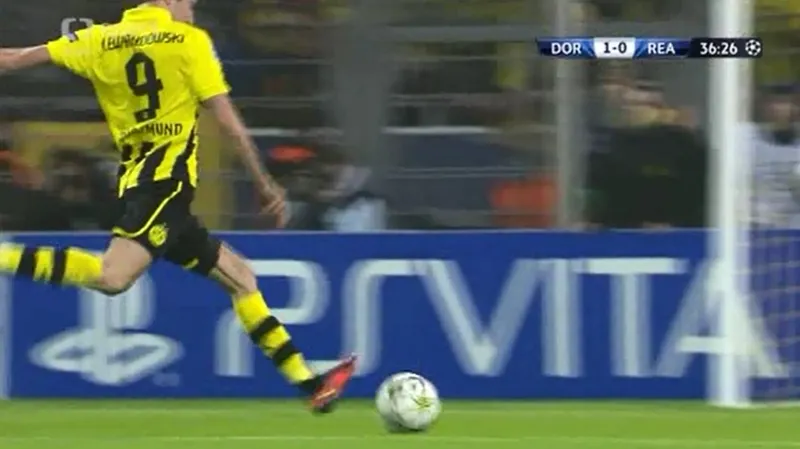 Lewandowski poslal Dortmund do vedení 1:0 (36. min.)