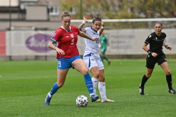 Andrea Stašková v utkání s Bosnou a Hercegovinou