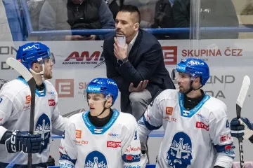 Tomáš Plekanec na kladenské střídačce