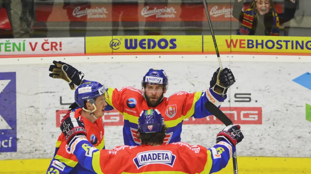 Hokejisté Českých Budějovic se radují z výhry