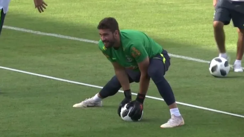 Brazilec Alisson míří do Liverpoolu