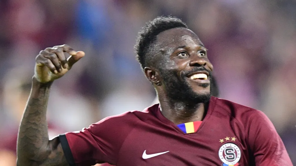 Guélor Kanga se raduje ze vstřeleného gólu