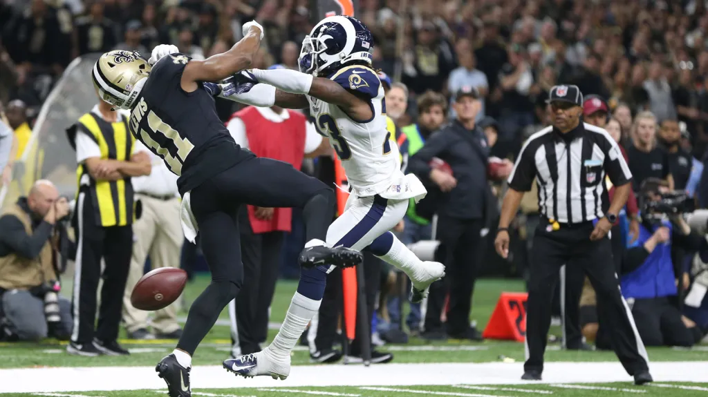 Zákrok Nickella Robey-Colemana na Tommylee Lewise