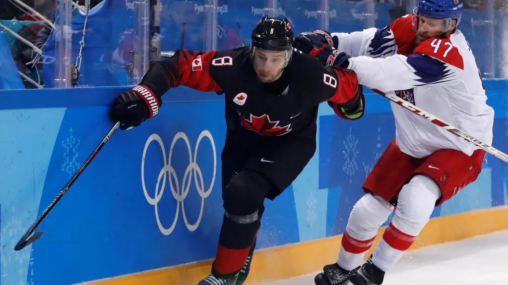 Michal Jordán (vpravo) v zápase proti Kanadě