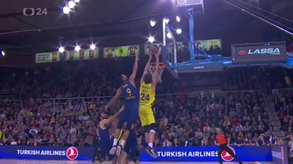 Utkání Barcelona - Fenerbahce