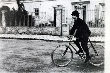 Alfred Jarry na bicyklu