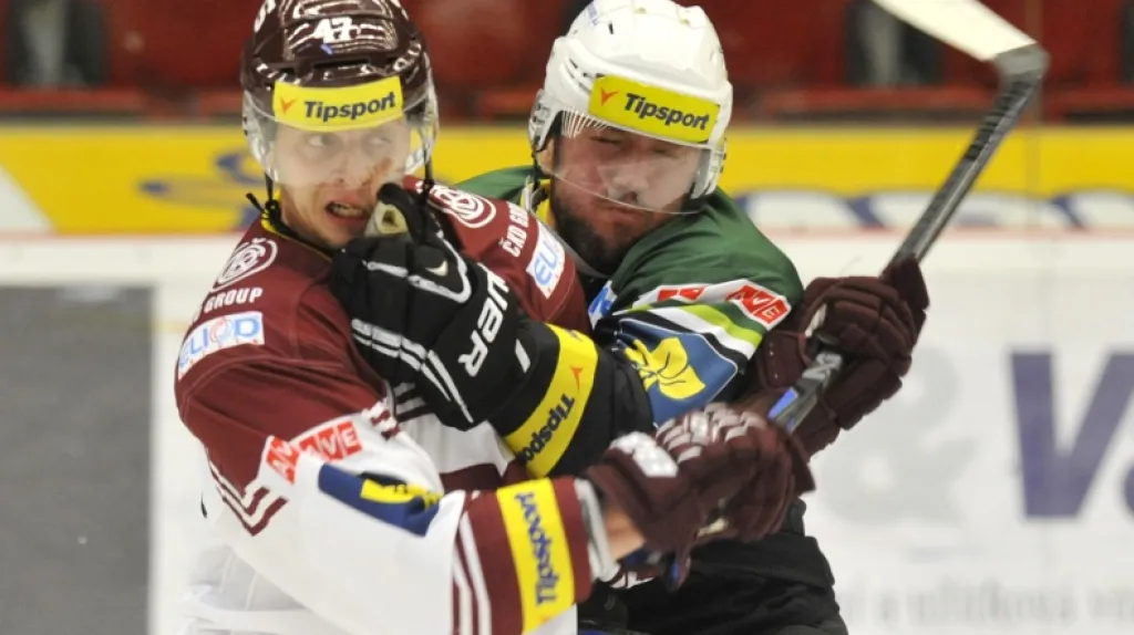 Radim Bičánek (vpravo) si v extralize počíná velmi tvrdě