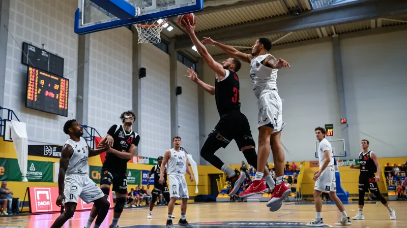 Basketbalisté Nymburka vstoupili do sezony výhrou v Olomoucku