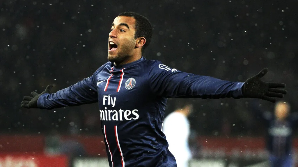 Lucas Moura slaví trefu za PSG