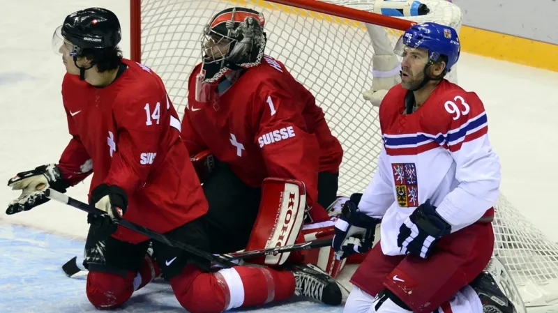 Do švýcarské branky se dnes nevešlo nic - ani Petr Nedvěd