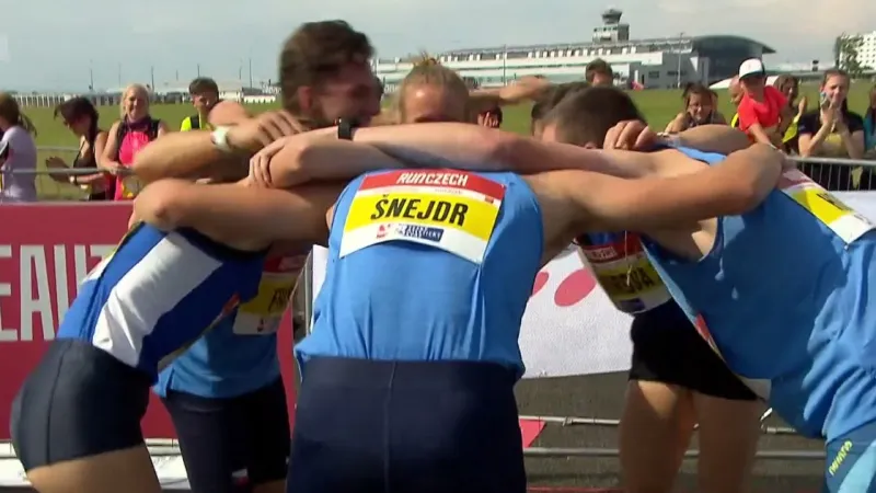 Závod štafet na letišti vyhrál tým kapitánky Mezuliáníkové