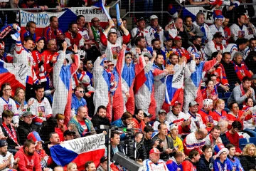 Čeští fanoušci v Bratislavě během utkání s Lotyšskem