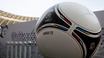 Tango 12 a jeho předchůdci