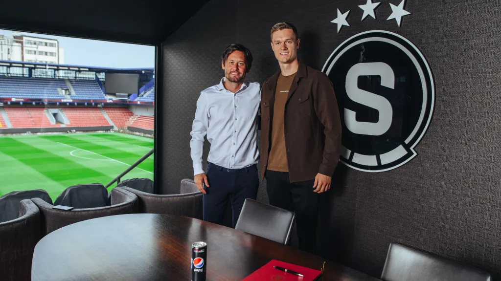 Tomáš Rosický vítá ve Spartě Vindahla Jensena