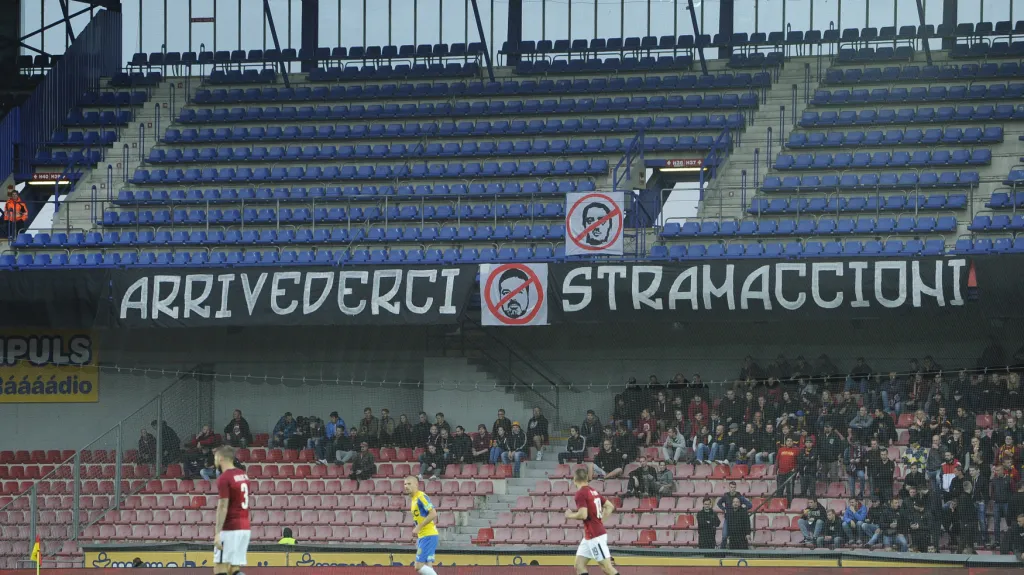 Vzkaz sparťanského kotle Andreovi Stramaccionimu