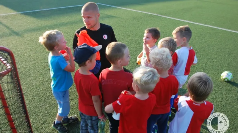 Martin Macháček při práci s dětmi