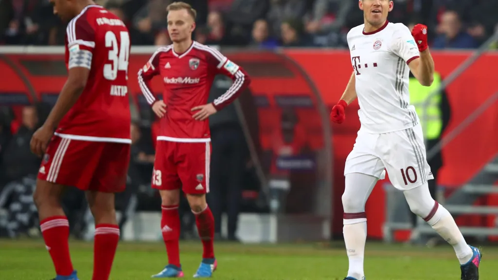 Arjen Robben se raduje z gólu do sítě Ingolstadtu