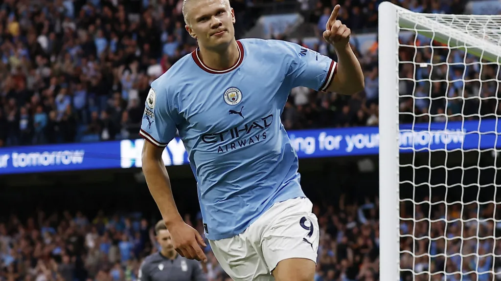 Erling Haaland z Manchesteru City oslavuje gól