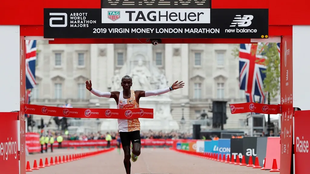 Eliud Kipchoge z Keni opanoval Londýnský maraton 