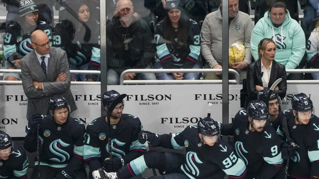 Jessica Campbellová na střídačce Seattlu