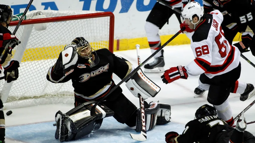 Jaromír Jágr skóruje