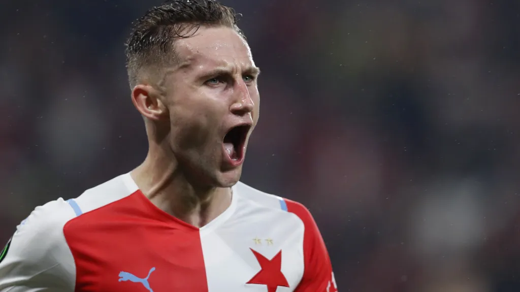Jan Kuchta ze Slavie se raduje z gólu