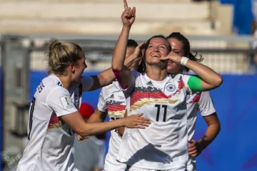 Slavící fotbalistky Německa