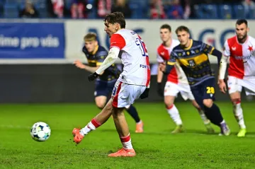 Mojmír Chytil dává Teplicím gól z penalty