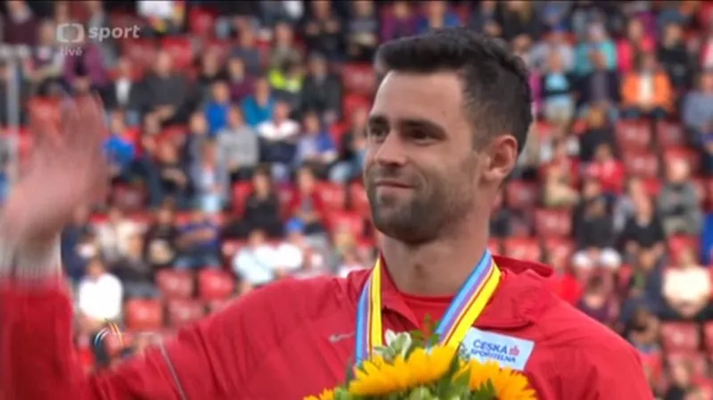 Bronzový ceremoniál tyčkaře Kudličky