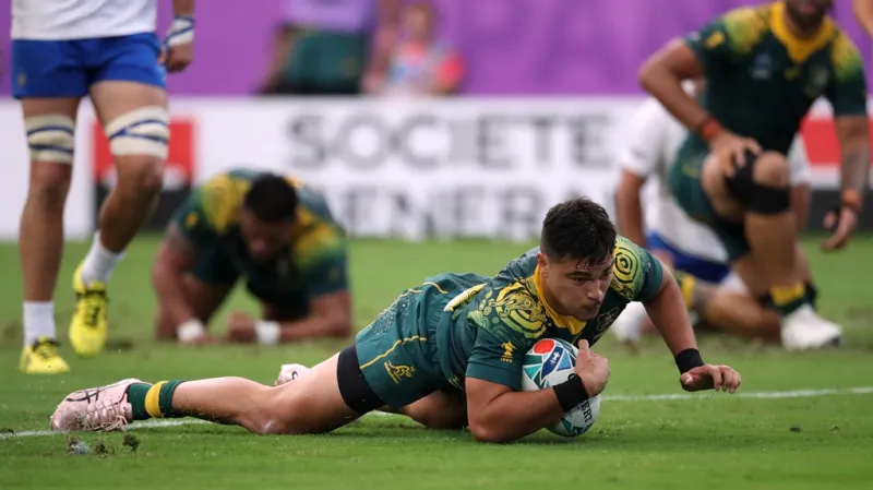 Australan Jordan Petaia pokládá pětku na mistrovství světa