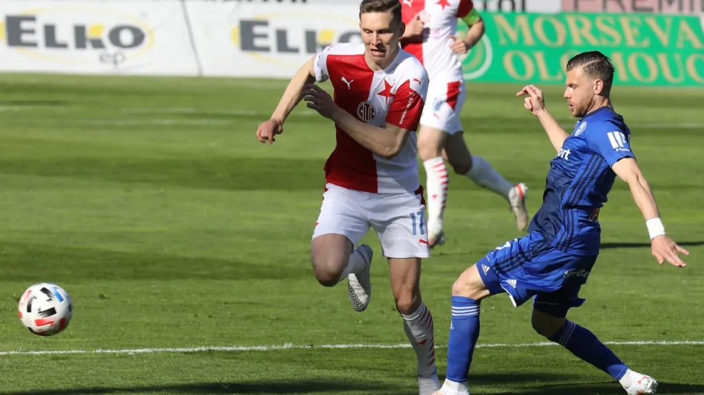 Lukáš Provod v utkání s Olomoucí