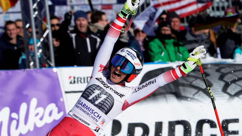 Stephanie Venierová se raduje z vítězství ve sjezdu v Ga-Pa