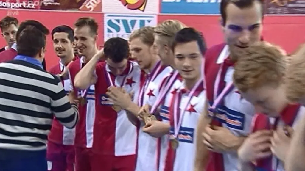 Českému pozemnímu hokeji vládne Slavia. Titul slaví muži i ženy