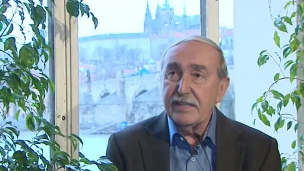 Holeček předčasně oslavil sedmdesáté narozeniny, dostal i tučňáka