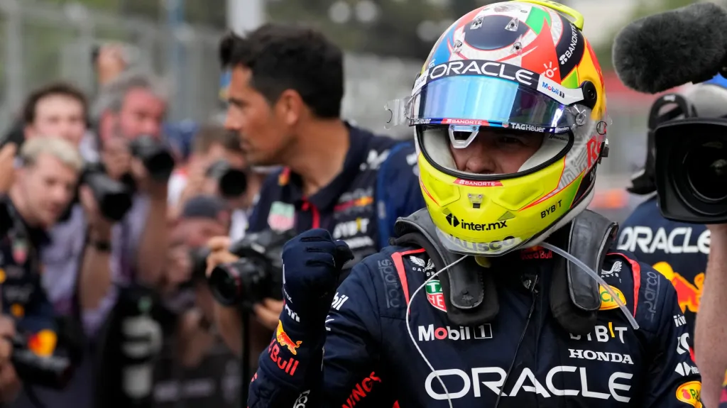 Sergio Pérez slaví vítězství v Baku