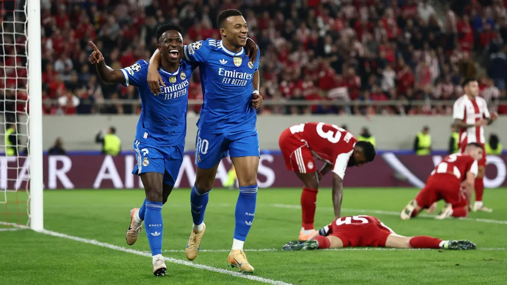 Kylian Mbappé slaví čtvrtý gól proti Olympiakosu
