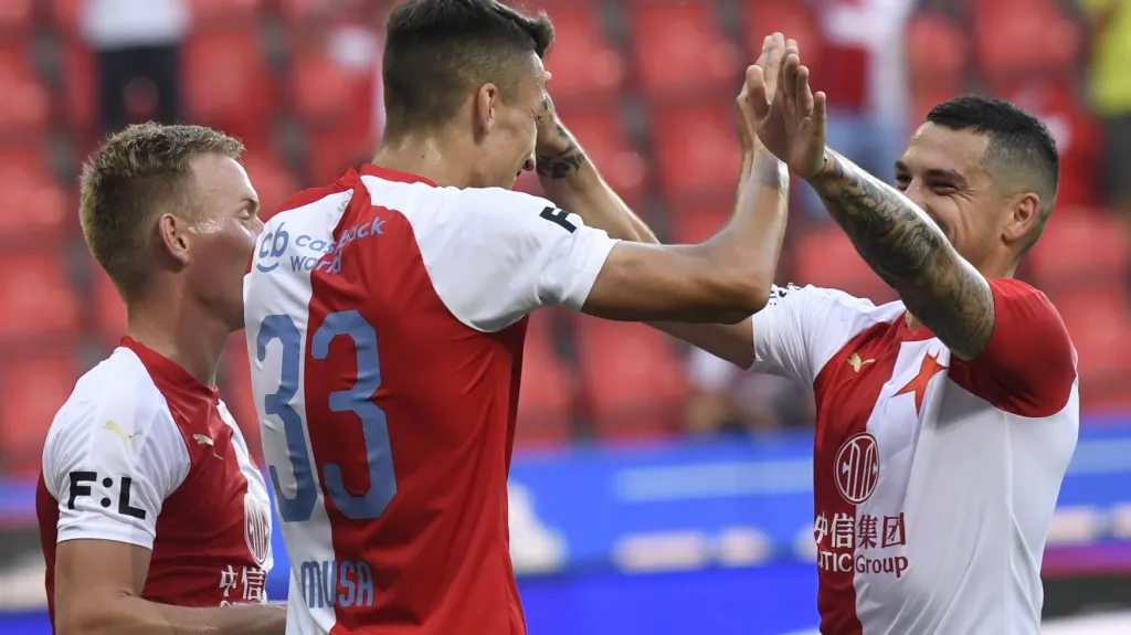 Hráči Slavie se radují z gólu