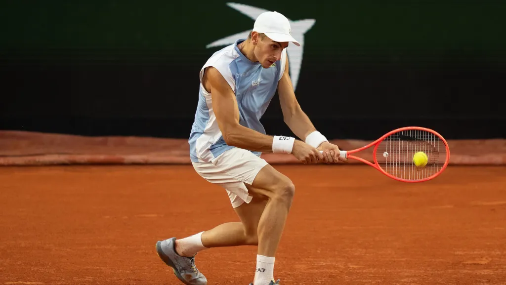 Matteo Arnaldi v duelu s Francesem Tiafoem na Roland Garros