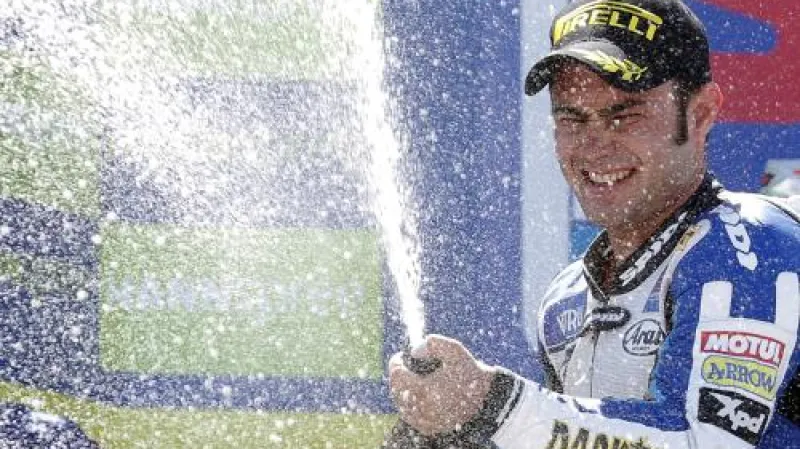 Leon Haslam uhájil celkové vedení v šampionátu