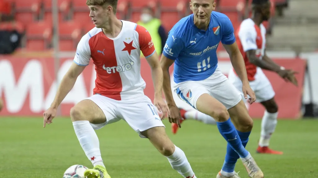 Daniel Samek uniká Ladislavu Almásimu