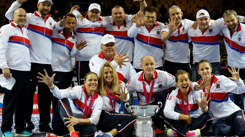 Český tým po vítězství ve Fed Cupu