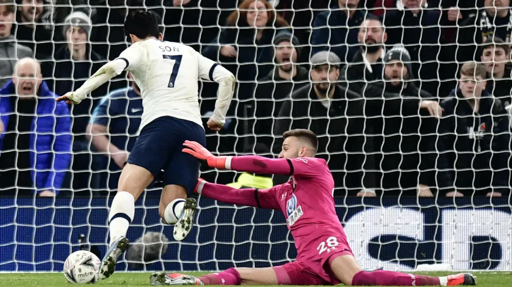 Klíčový okamžik: penaltový zákrok na Sona