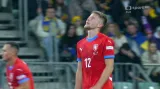 Červův druhý střelecký pokus zpoza vápna v utkání proti Ukrajině
