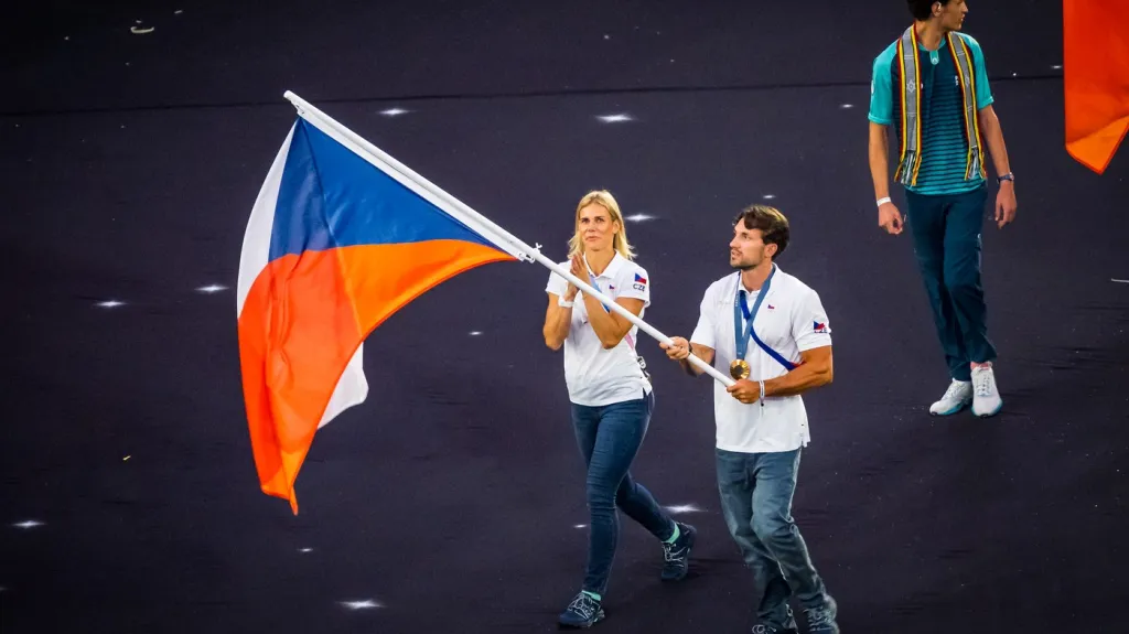 Ogrodníková a Fuksa při slavnostním ukončení Her