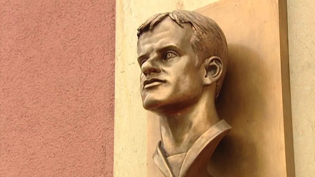 Podobizna Jana Marka na zdi Tipsport areny