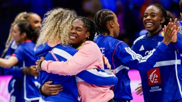 Házenkářky Francie a Nizozemska jsou v semifinále