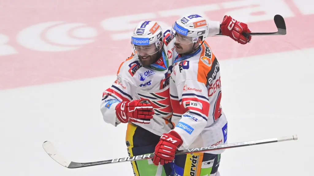 Martin Kaut a Peter Čerešňák se radují po gólu