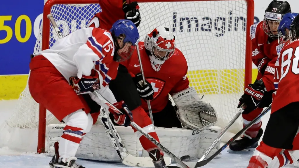 Česká reprezentantka Aneta Lédlová v utkání proti Švýcarsku