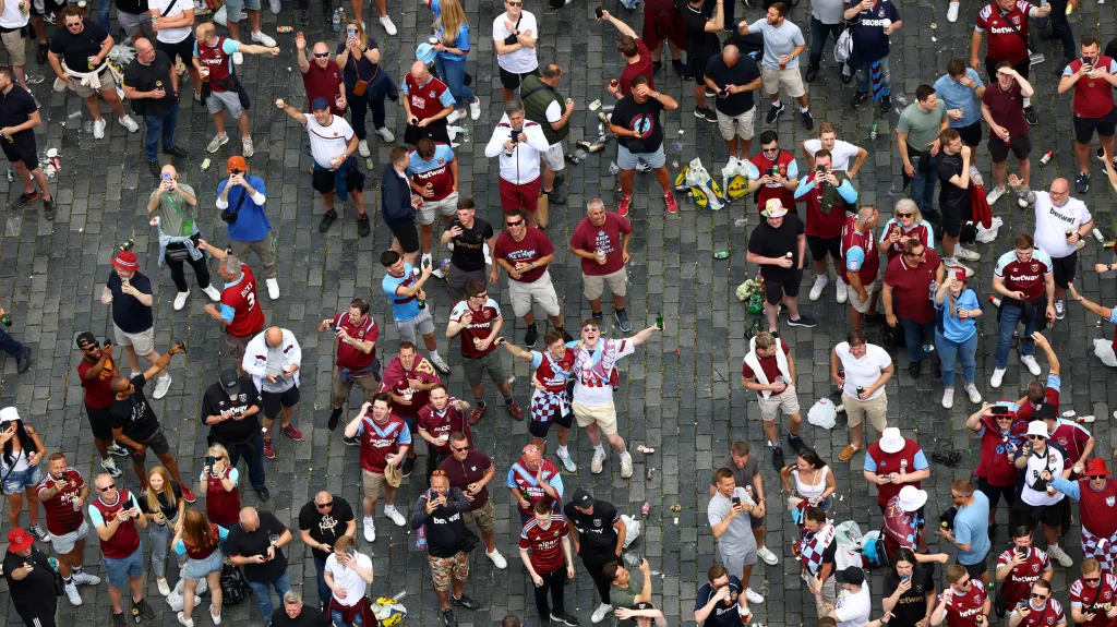 Fotbaloví fanoušci v Praze